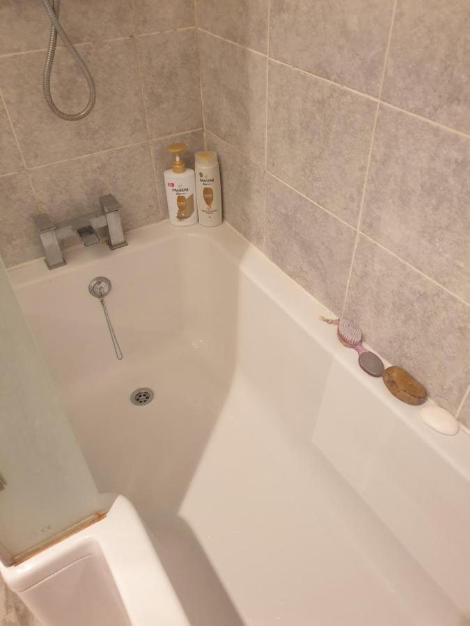 Harry Potter Theme Double Room In Shared House Watford  Exteriör bild